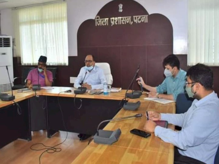 पटना डीएम ने राजस्व मामलों की गहन समीक्षा के क्रम में सात अंचलाधिकारियों के वेतन पर लगाई रोक