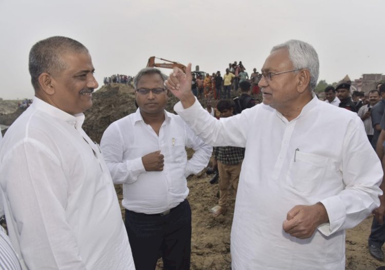 मुख्यमंत्री ने बख्तियारपुर के गंगा तट स्थित सीढ़ी घाट का स्थल निरीक्षण कर चल रहे विकास कार्यों का लिया जायजा