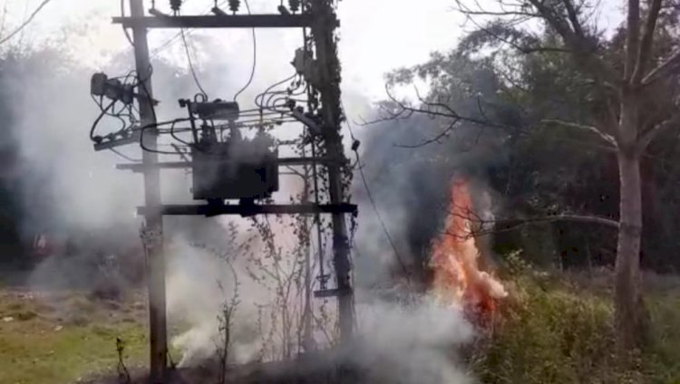 बिजली के शर्ट सर्किट से लगी भीषण आग,ग्रामीणों ने आग पर पाया काबू