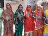सरकार के लाख दावों के बाद भी, राशन के लिए भटक रहे सैदवाद के ग्रामीण।