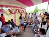 राहत की मांग कर रहे बाढ़ पीड़ितों ने जिला कल्याण पदाधिकारी और मुखिया को  बनाया बंधक।