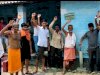 नल जल के पानी मे आया कीड़ा, ग्रामीणों ने किया प्रदर्शन।
