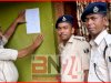 अथमलगोला में आर्म्स एक्ट के फरार आरोपी के घर इश्तेहार चस्पा, आत्मसमर्पण न करने पर होगी कुर्की 