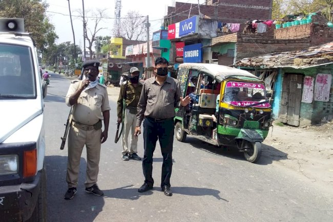 अथमलगोला में लॉकडाउन का उल्लंघन करने वालों की प्रशसन ने खूब धोया