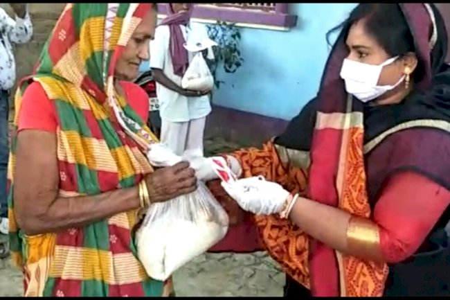 बाढ़ की जनता के लिए राहत सामग्री वितरण का कार्य आगे भी जारी रहेगा--नमिता नीरज सिंह 