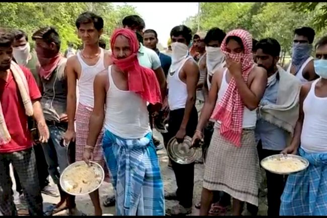 मशरक डिग्री कालेज में भोजन की समस्या को लेकर प्रवासी श्रमिकों ने किया हाइवे जाम