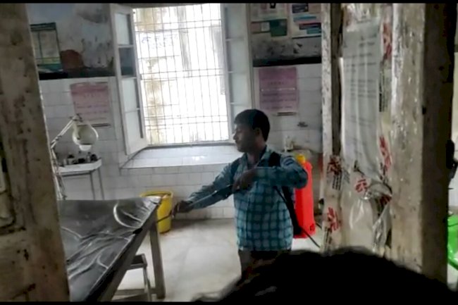 पीएचसी में डिलीवरी रूम सहित सभी वार्डों को किया गया सेनिटाइज।