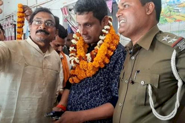 अथमलगोला के निवर्तमान थानाध्यक्ष ने भावपूर्ण विदाई के पश्चात थामी जानीपुर थाना की कमान।