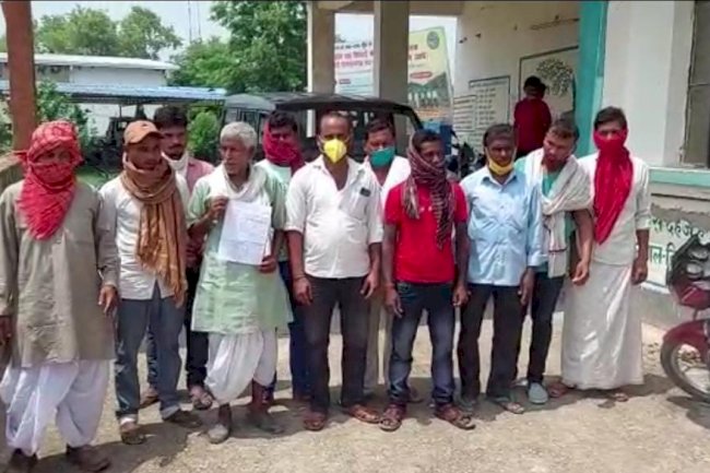 किसानो की समस्या संबंधी जानकारी मांगते ही पत्रकारों पर भड़के कृषि पदाधिकारी।