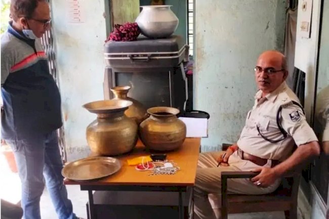 डकैती की घटना में लुटे गए समान के साथ चार डकैत गिरफ्तार।