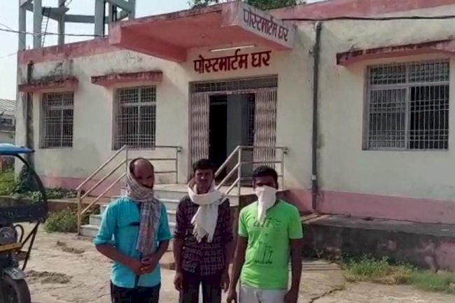 सड़क निर्माण में सड़क किनारे बने गड्ढे में डूबने से एक बालक की मौत गांव में पसरा मातमी सन्नाटा।