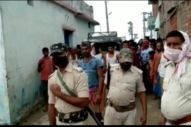 चोरी की नीयत से घर मे घुसे चोरों ने चाकू से गोद-गोद कर दी किसान की  हत्या ।