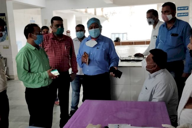 सिविल सर्जन ने मशरक पीएचसी का किया निरीक्षण ।