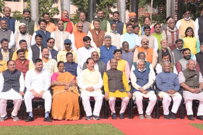 मुख्यमंत्री नीतीश कुमार ने बिहार विधानमंडल के विस्तारित भवन स्थित सेंट्रल हॉल में विधानमंडल सदस्यों लिए आयोजित प्रबोधन कार्यक्रम को संबोधित किया।