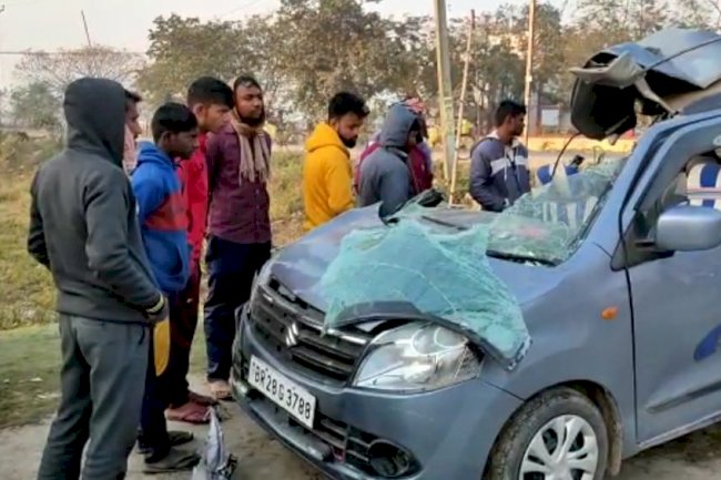 मशरक में ट्रक और मारूति वैगनआर में भिड़ंत,एक की मौत,दो घायल।