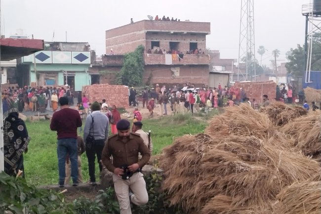 बच्चे की हत्याकर, शव पूआल में छिपाकर बदमाश फरार।