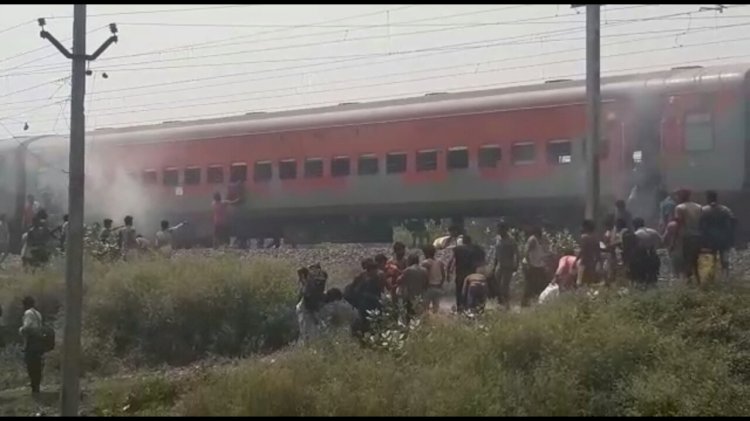 बख्तियारपुर में श्रमिक सपेशल ट्रेन के ब्रेक बाइंडिंग में लगी आग, अफरातफरी।