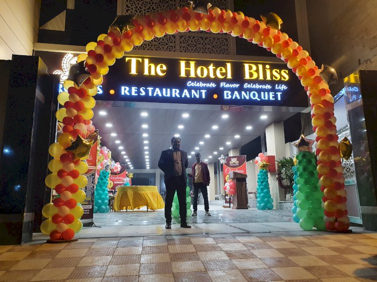 पटना में 31 को धूम धड़ाको के साथ 2021 को गायक राकेश मिश्रा के साथ कहे by by  The Hotel Bliss में बिखेरेंगे जलवा।