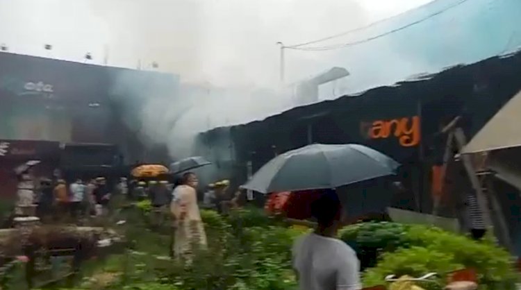 बड़ी खबर--पटना के हथुआ मार्केट में लगी भीषण आग,कई दमकल गाड़ियां आग पर काबू के प्रयास में जुटी