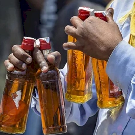 पूर्व के मामले का आरोपी नकली शराब कारोबारी चढ़ा पुलिस के हत्थे,भेजा गया जेल