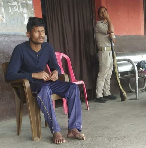 मानसिक रूप से बीमार फौजी ने बाढ़ रेलवे स्टेशन पर किया आत्महत्या का प्रयास