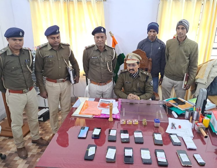 किंजर पुलिस ने गुम हुए 15 मोबाइल फोन को बरामद कर लोगो को किया सुपुर्द