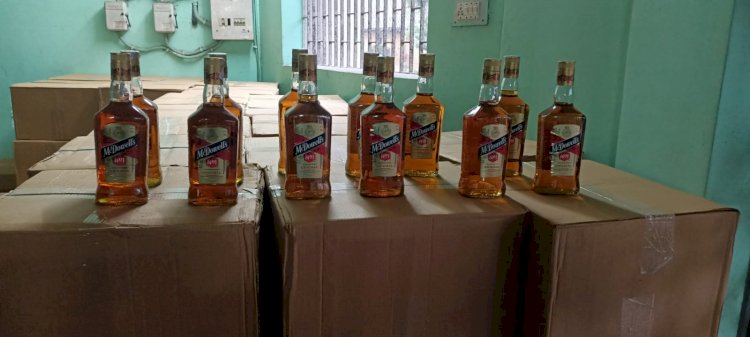 पुलिस ने छः चक्का कंटेनर में भरा 1408.5 लीटर विदेशी शराब किया बरामद