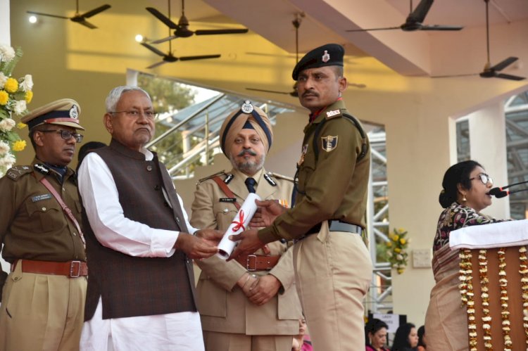 बिहार पुलिस दिवस 2023 का समारोहिक परेड सह वार्षिक पारितोषिक वितरण कार्यक्रम में शामिल हुए मुख्यमंत्री
