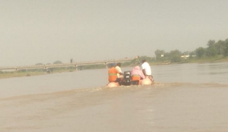 रामनगर पुल पर से गंगा नदी में एक वृद्ध ने लगाई छलांग, तलाश में जुटी एसडीआरएफ की टीम