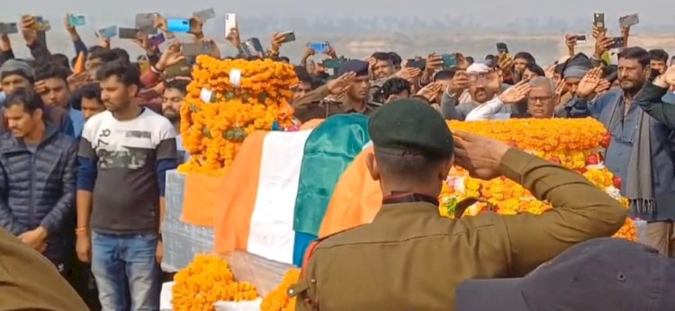 शहिद मेजर मनोज कुमार का राजकीय सम्मान के साथ किया गया अंतिम संस्कार,अंतिम यात्रा में उमड़ा जन सैलाब