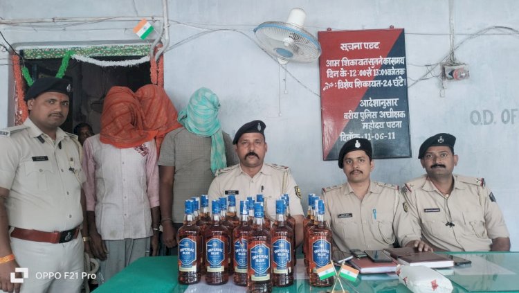 पुलिस ने 40 लीटर देशी और 13.5 लीटर विदेशी शराब के साथ तीन लोगों की किया गिरफ्तार