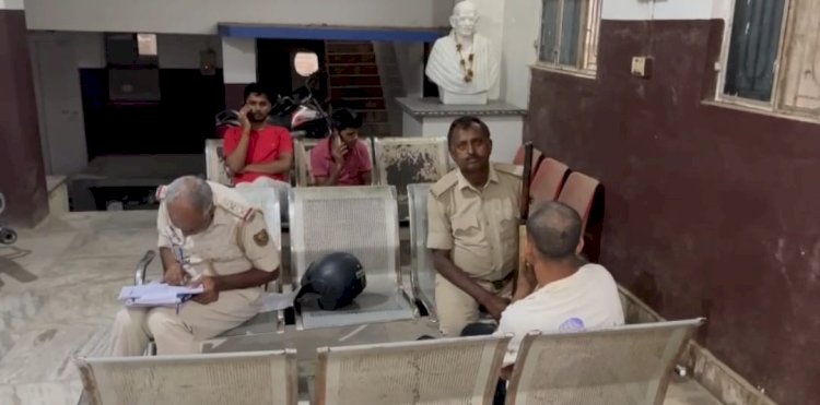 अनियंत्रित होकर राजेंद्र सेतु से गिरा बाइक सवार,ईलाज के दौरान मौत ।